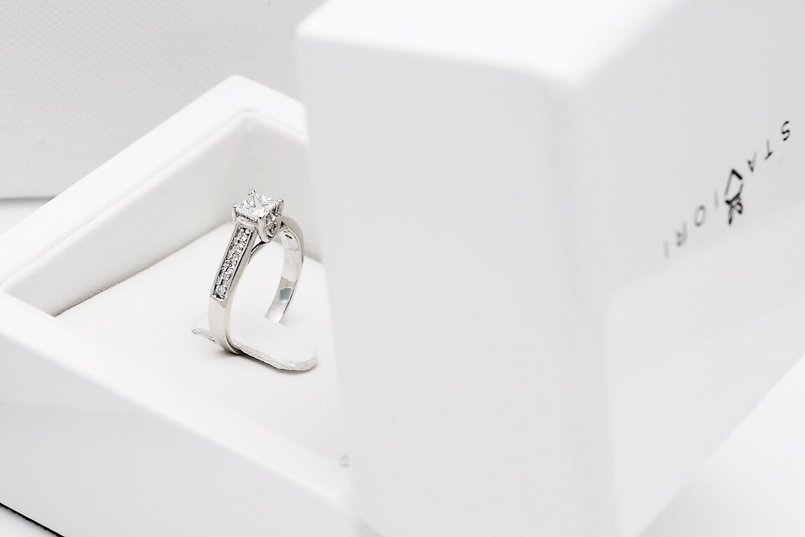 Złoty pierścionek PBD3707 - Diament